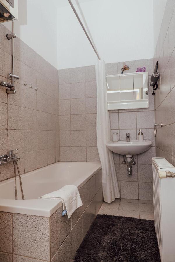 Ruhiges Terrassen Apartment Wina Bagian luar foto