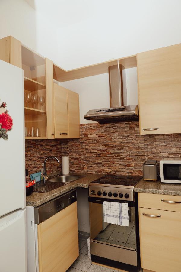 Ruhiges Terrassen Apartment Wina Bagian luar foto