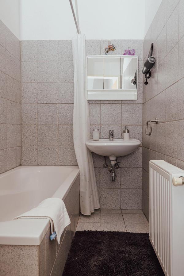 Ruhiges Terrassen Apartment Wina Bagian luar foto